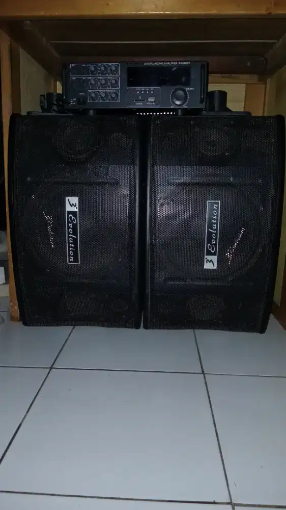 Dijual cepat... Paket sound speaker pasif 10 2 unit + amplifier