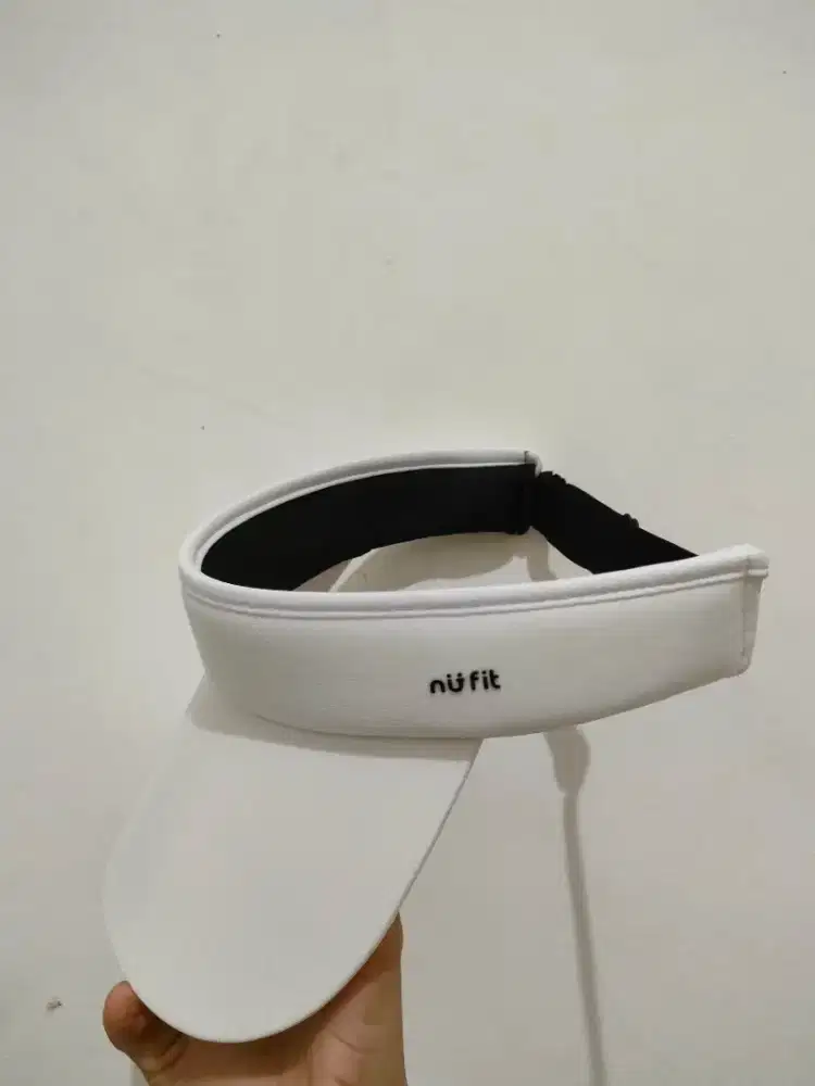 Topi olahraga warna putih