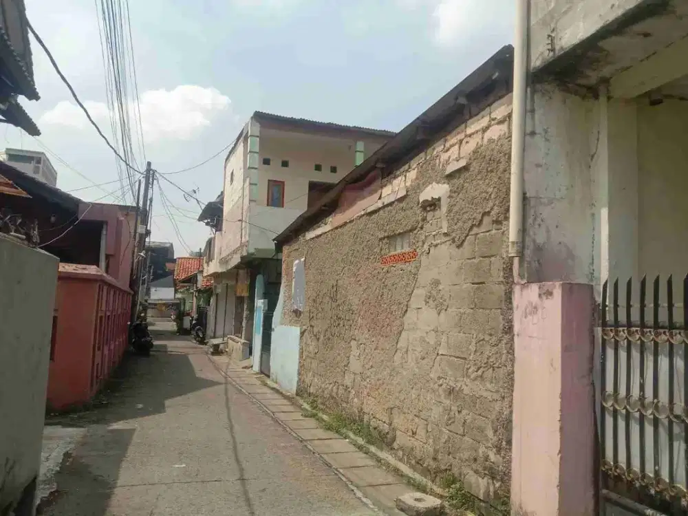 Dijual Segera Rumah kontrakan dan Kos Kosan dekat UI dan Stasiun KRL Pondok Cina Depok
