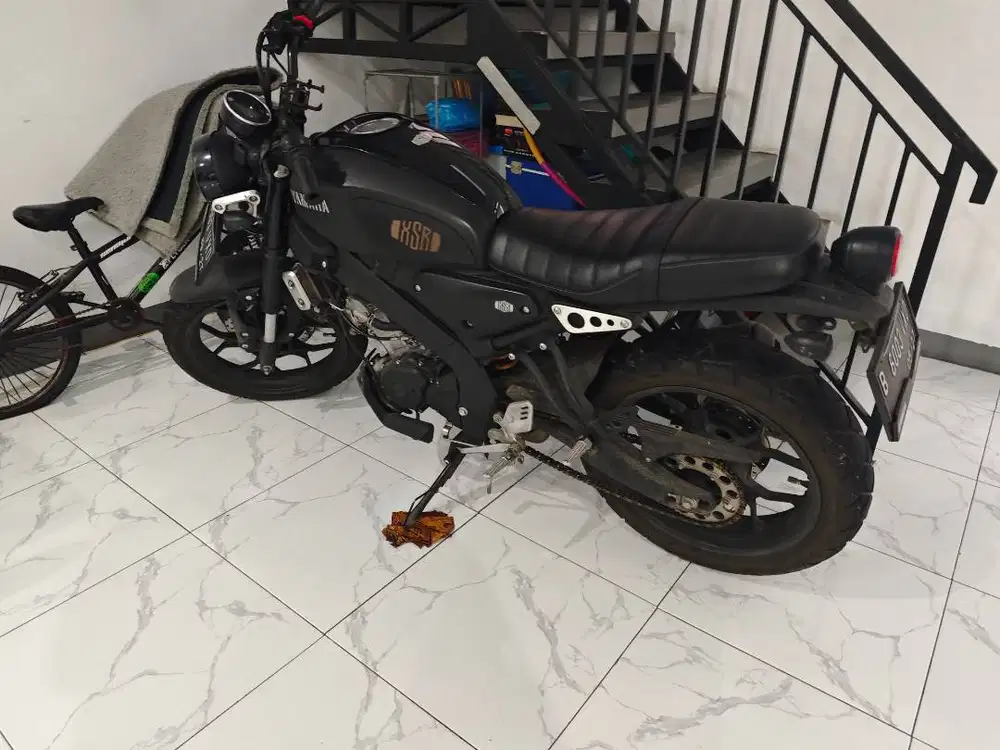 Yamaha XSR Hitam 2022