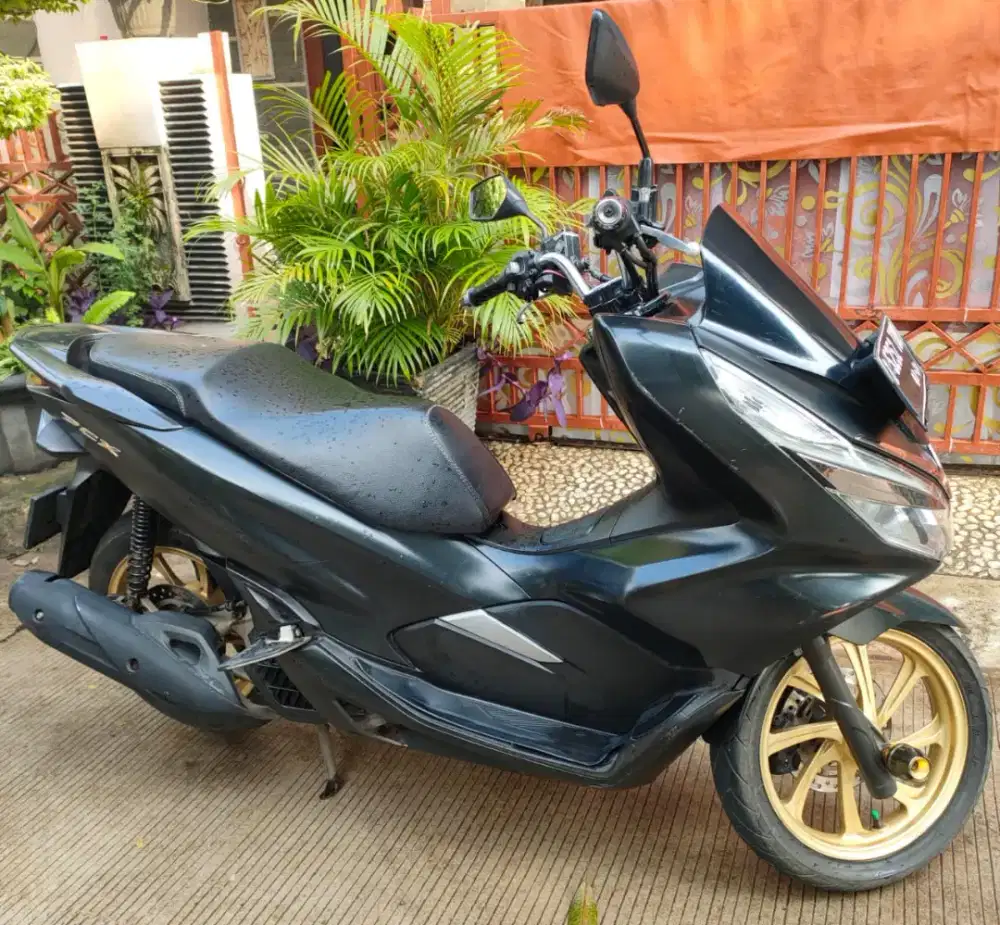 Dijual santai Honda PCX tahun 2020 tahun registrasi 2021