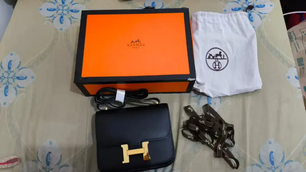 Tas wanita warna hitam