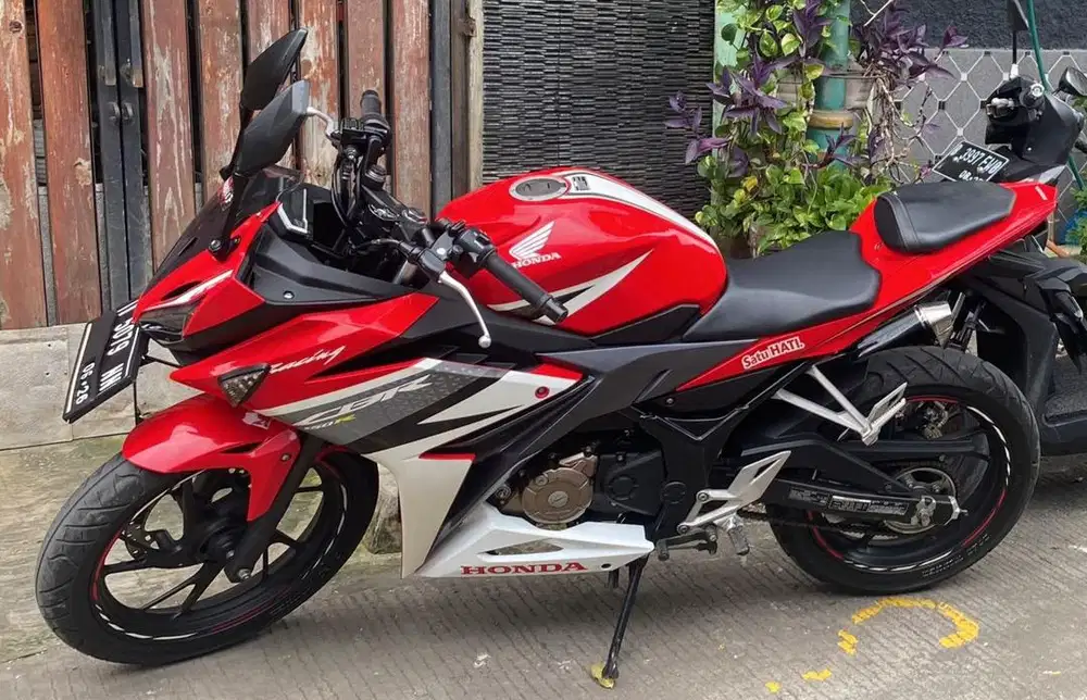 Honda CBR 150R K45G 2016