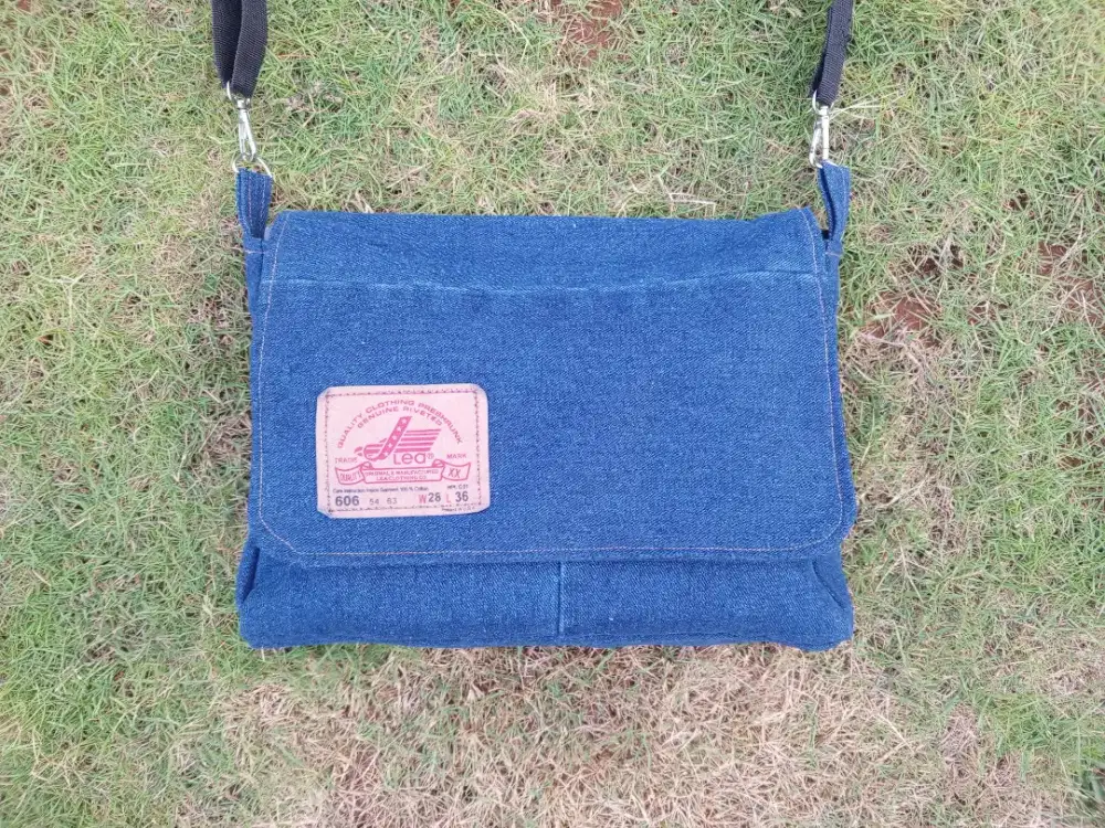 [UPCYCLING] MESSENGER BAG FROM JEANS LEA