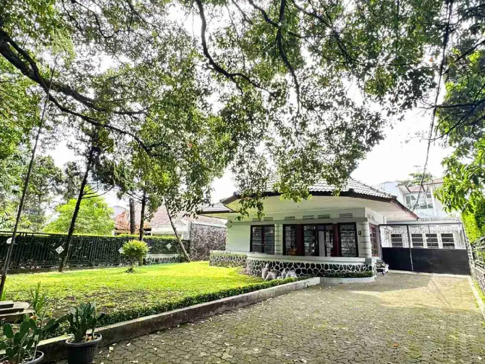 Rumah Belanda dijantung kota dkt gedung sate luas bagus untuk cafe, resto atapun hunian