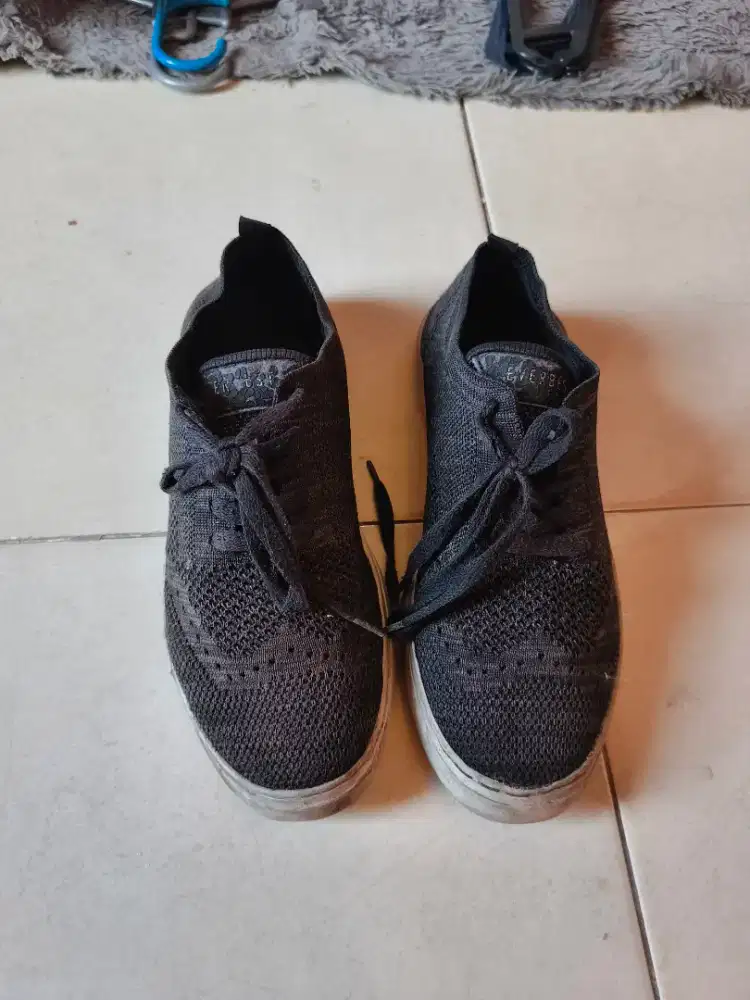 Sepatu second everbest 40