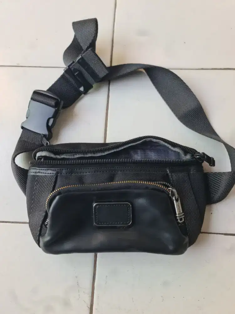 Tas Tumi Sling Bag