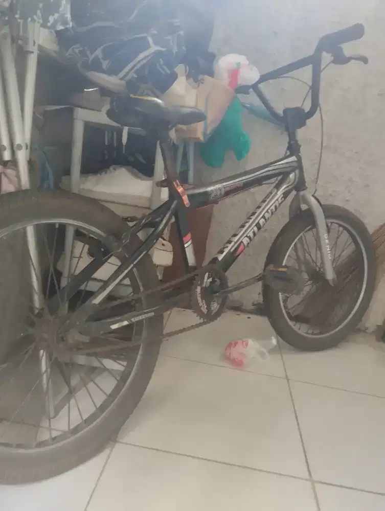 Sepeda BMX bekas
