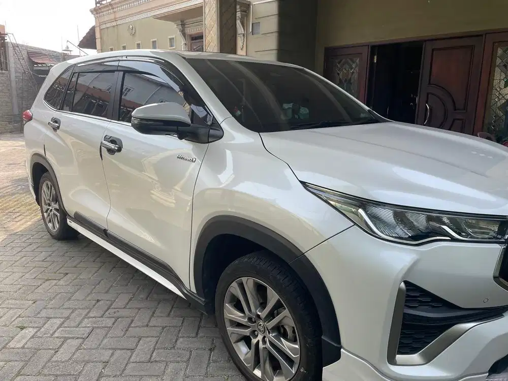 Jual innova zenix hybrid q modellista premium color