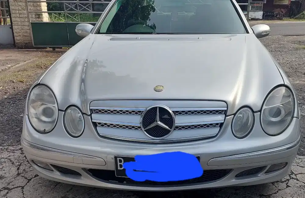 Mercedes E240 2004 plat B Abu2 Gaul