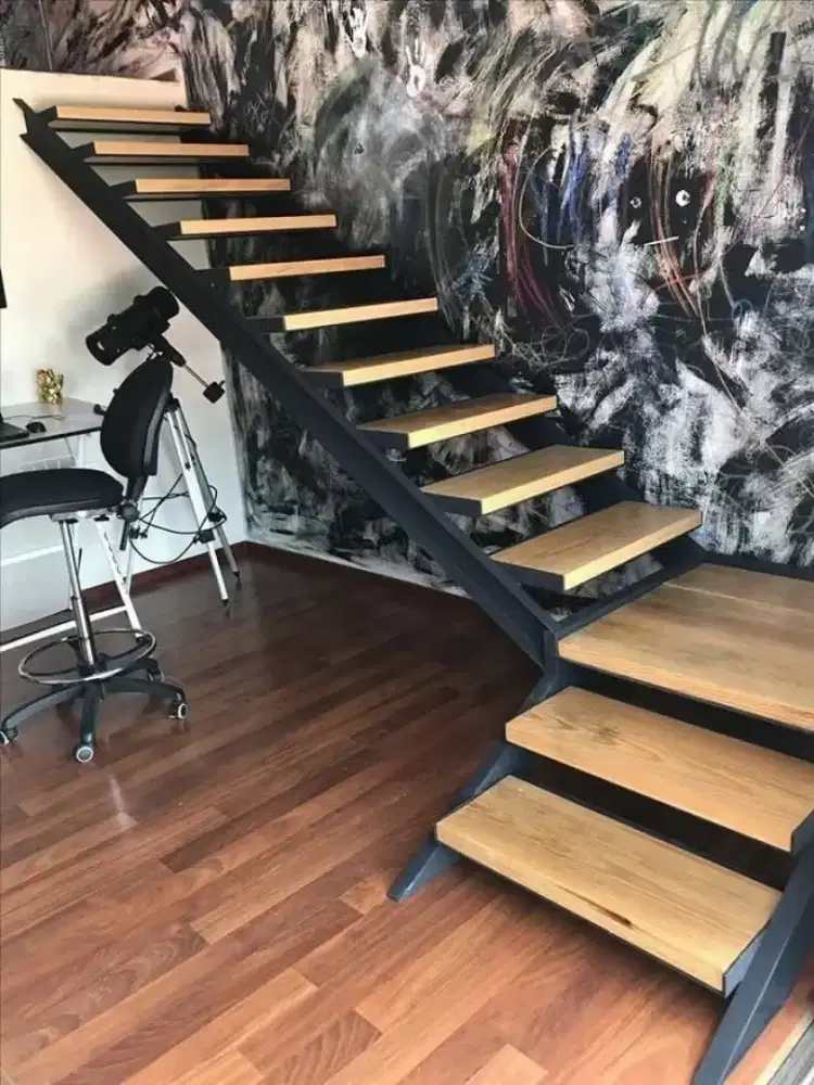 tangga rebah kayu pegangan besi