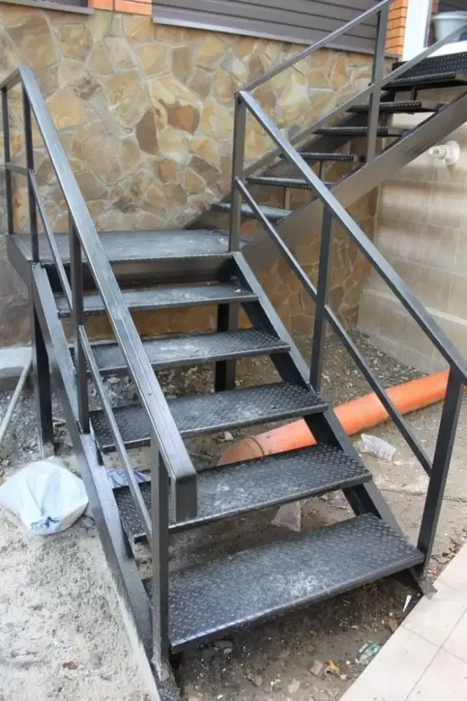 tangga rebah besi modern