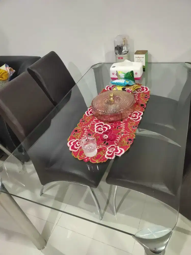 Dijual Murah meja makan kaca tebal Tempred