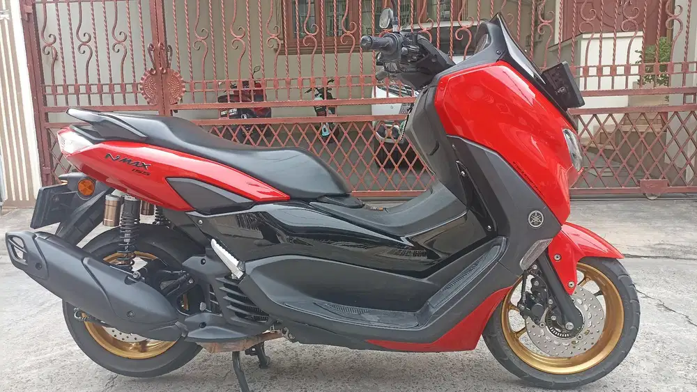 Yamaha NMAX tahun 2023 ( pajak telat 1x ).