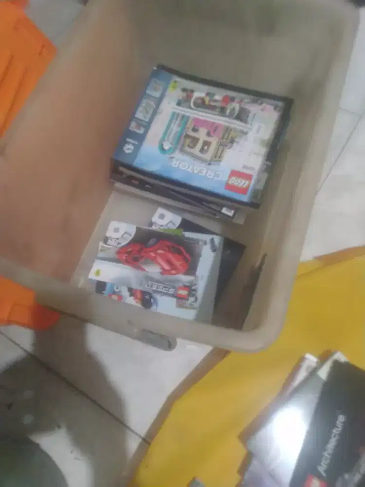 Aneka katalog produk LEGO