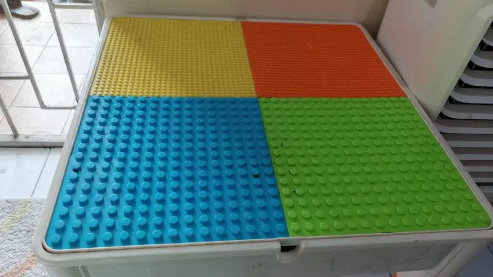 Meja kursi belajar, lego, main pasir