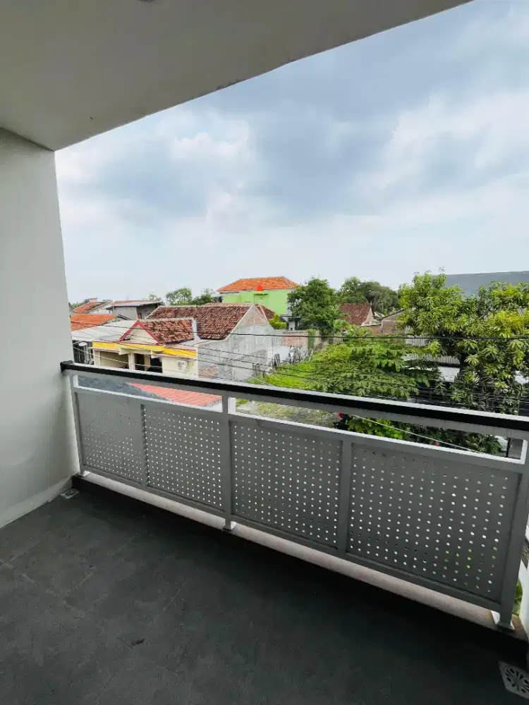 Rumah 3 kamar tidur di pedurungan tengah selangkah ke jalan raya