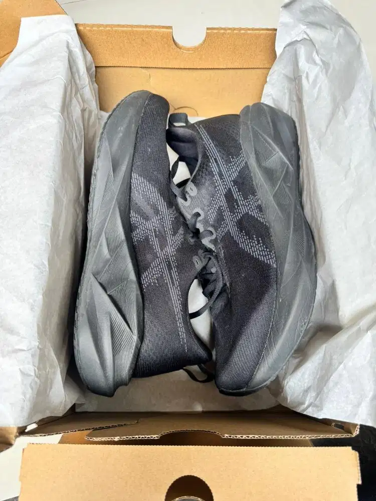 Sepatu lari asics novablast 5