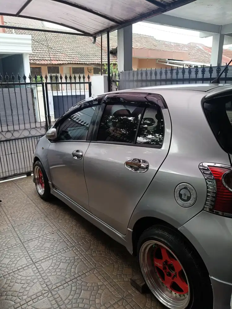 Toyota Yaris e mt 2012