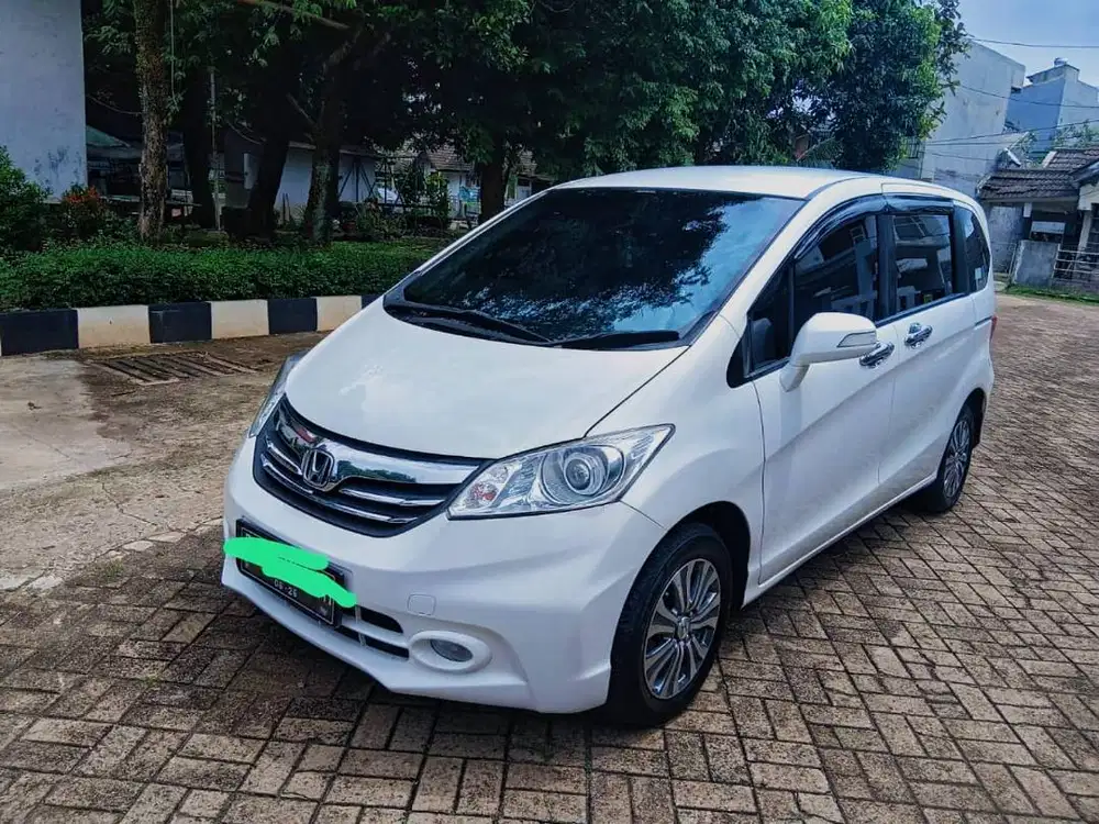 honda freed 2015 pakaian pribadi