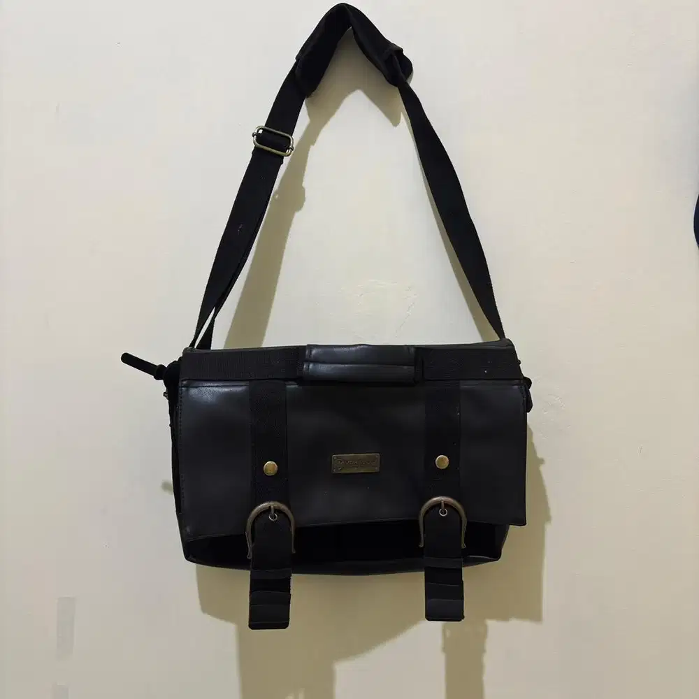TAS SELEMPANG PRIA POSTBAG MAGE HITAM | SLINGBAG SLING BAG