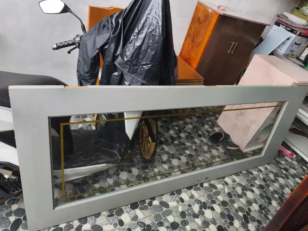 Di jual 1 , pintu kaca