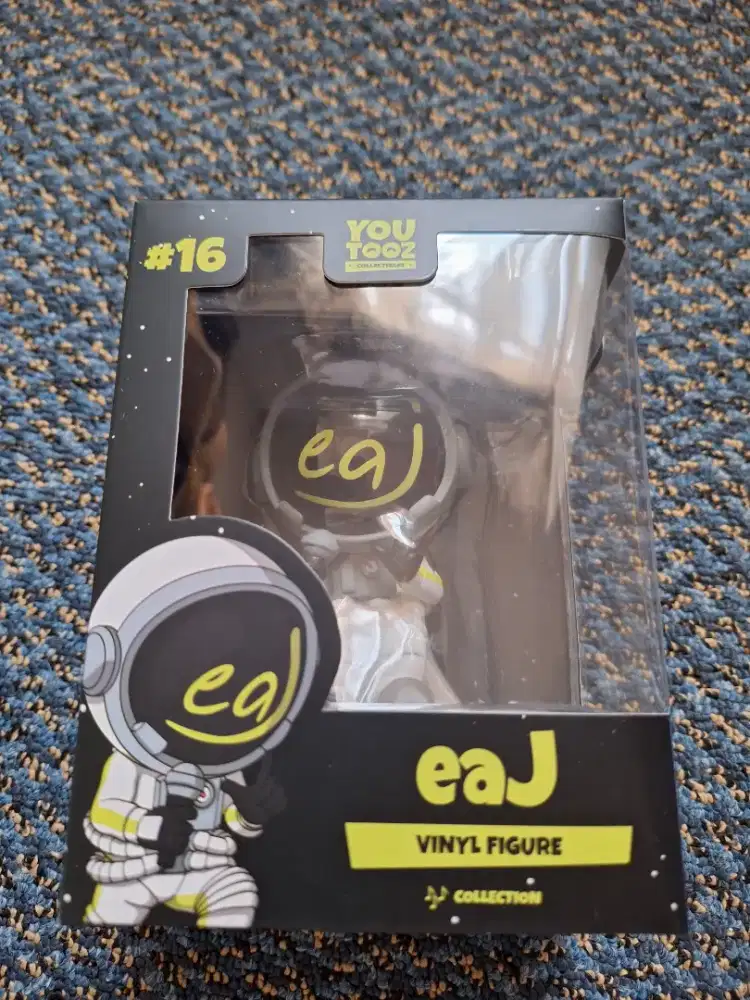 eaJ Tooz Vinyl Figure