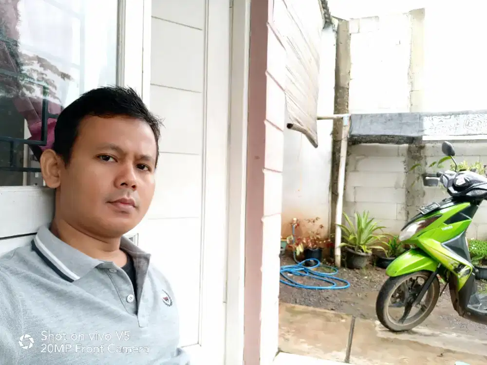 mencari kerjaan yg serabutan.