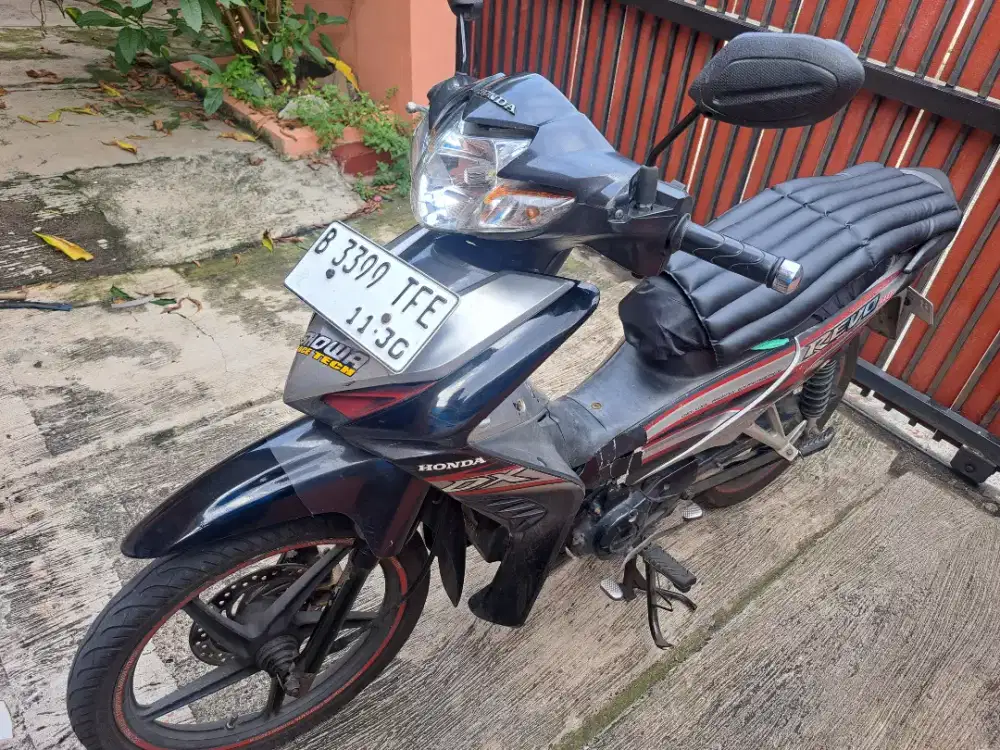 Honda revo DX 2010 hitam nama sendiri.