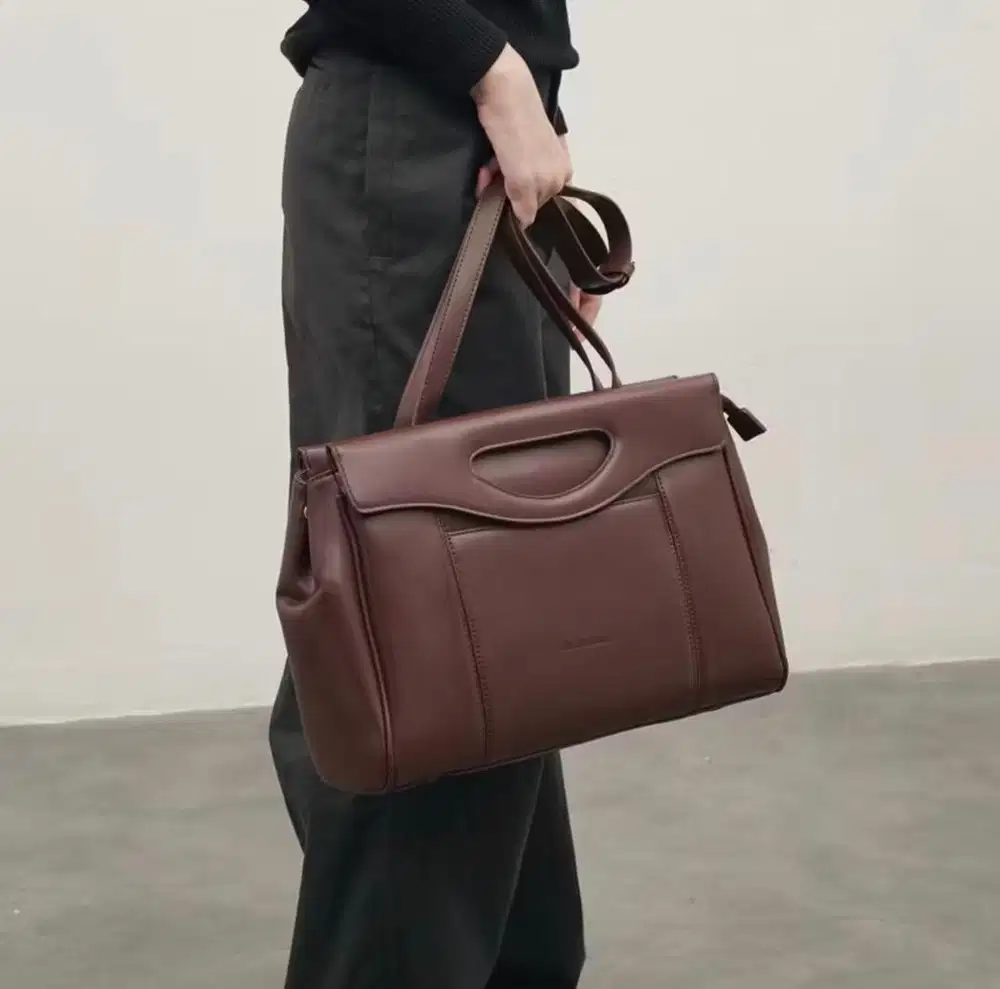 INATTENDUE | Roman Brief Tote | Totebag laptop wanita