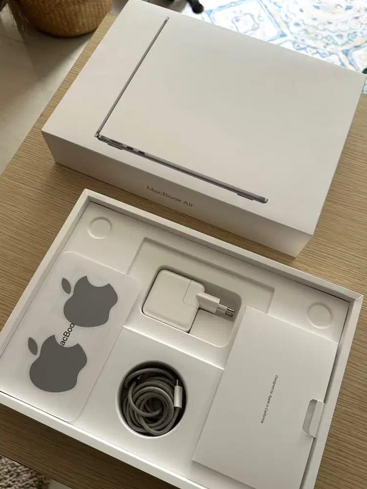 Macbook Air M2 Space Gray ex iBox 8/256 GB Like new