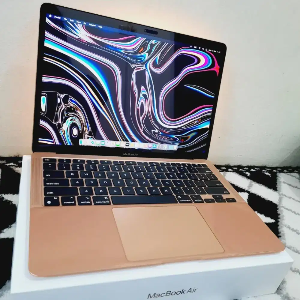 Macbook air m1 2020 fullset no minus pemakaian sendiri