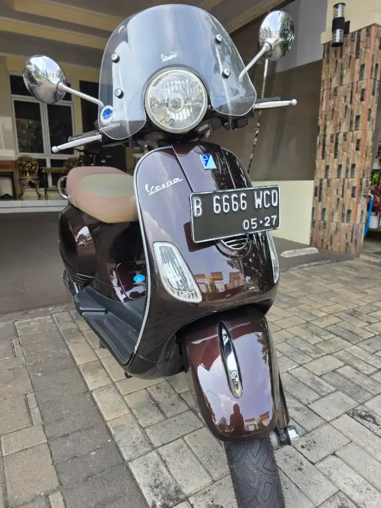 VESPA SIMPANAN SEPERTI BARU ,CAT ORIGINAL BISA BUAT NGACA .