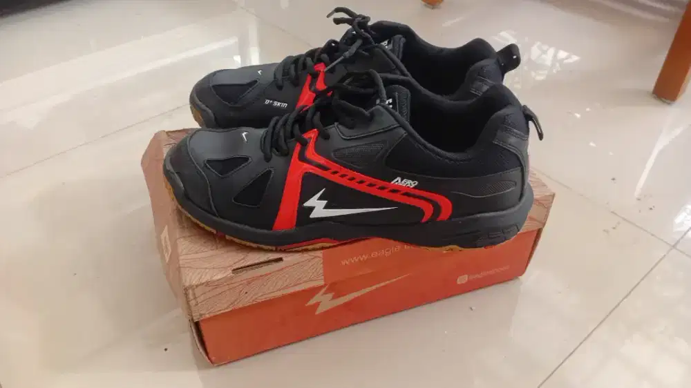Sepatu badminton eagle