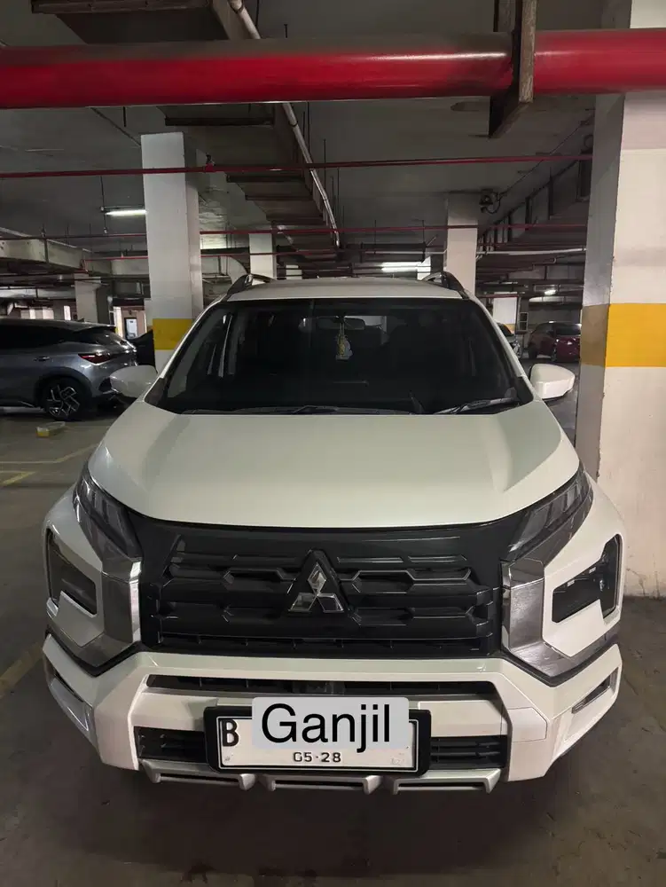 Xpander Cross 2023 km 8800 mulus