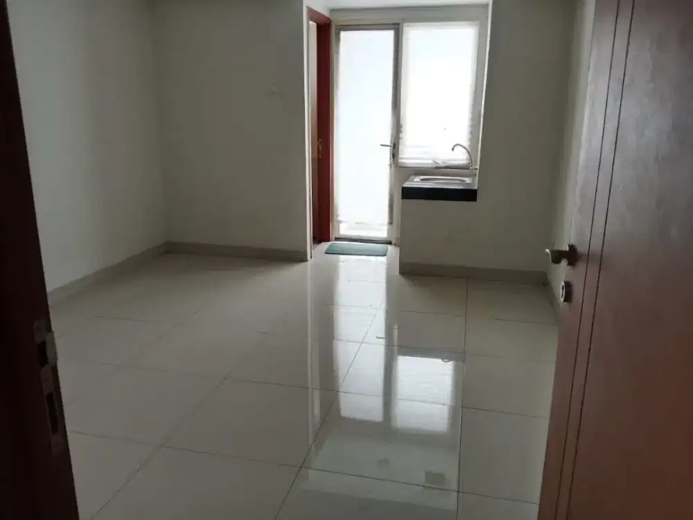 Disewakan apartemen tipe studio kosongan bersih murah jakarta barat