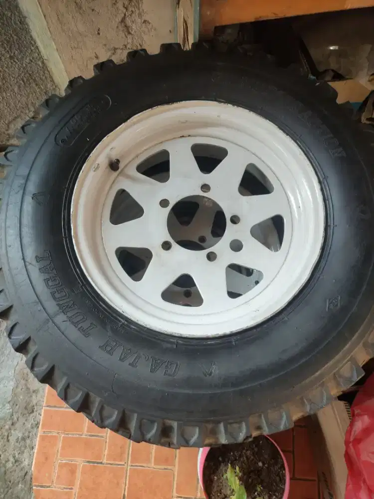 Velg Katana + ban r15 5x139,7 bisa buat Taft, vitara