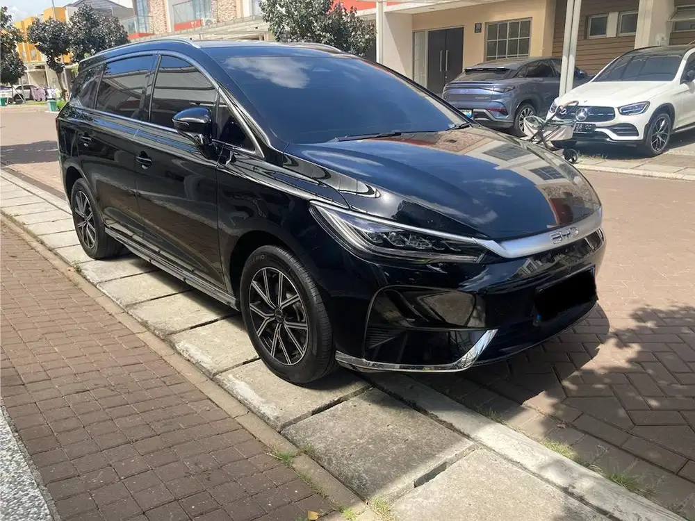 (CASH) BYD M6 Superior 6 seat 2024 low km