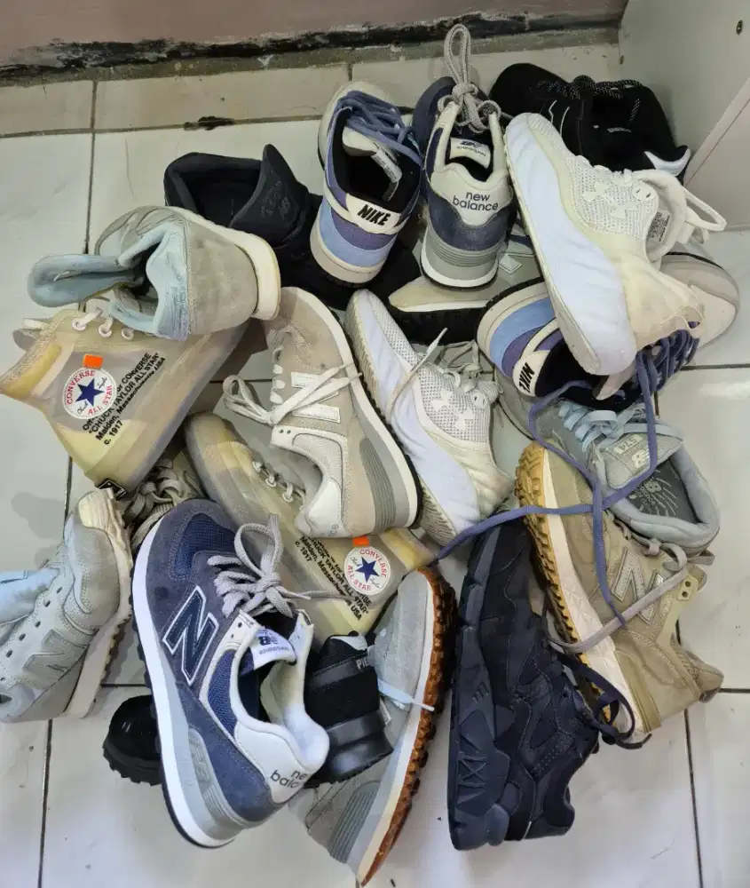 sneakers,sepatu olahraga,casual