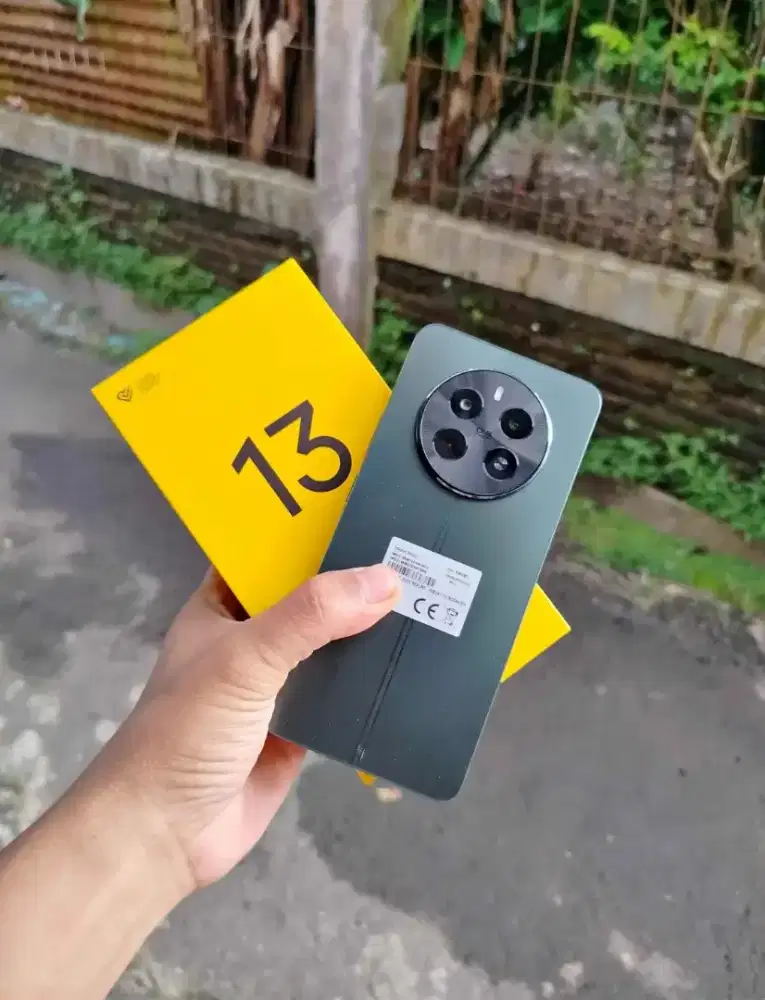 Realme 13 8/128GB TT atas