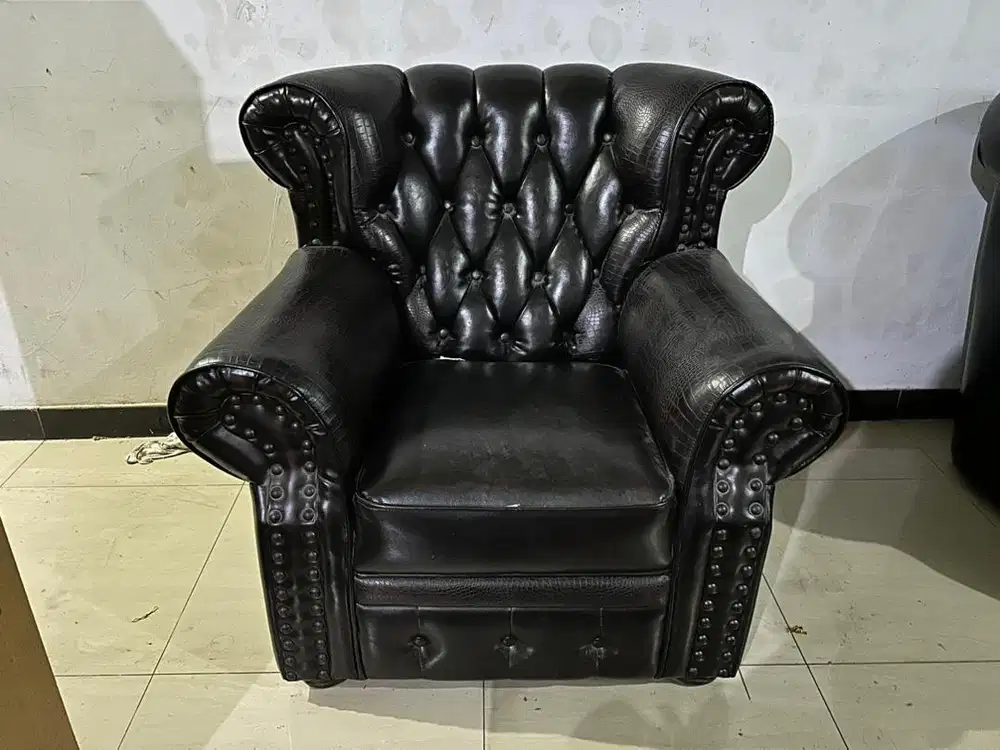 sofa jaguar hitam