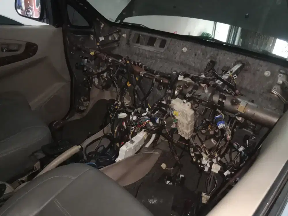 Service AC mobil panggilan