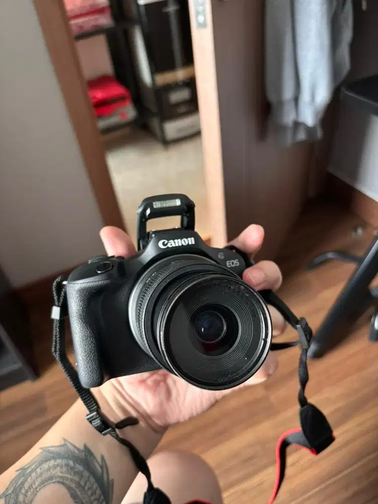 Kamera dslr canon eos R100