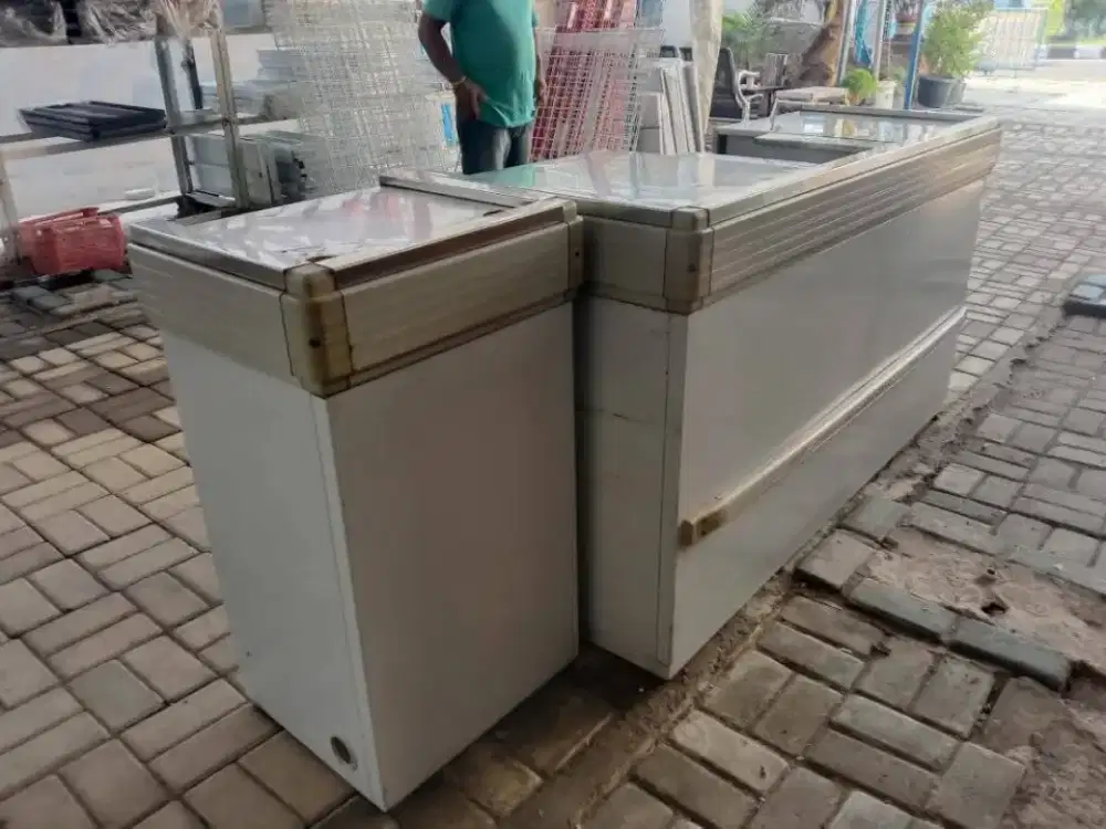 Meja kasir bahan plat besi