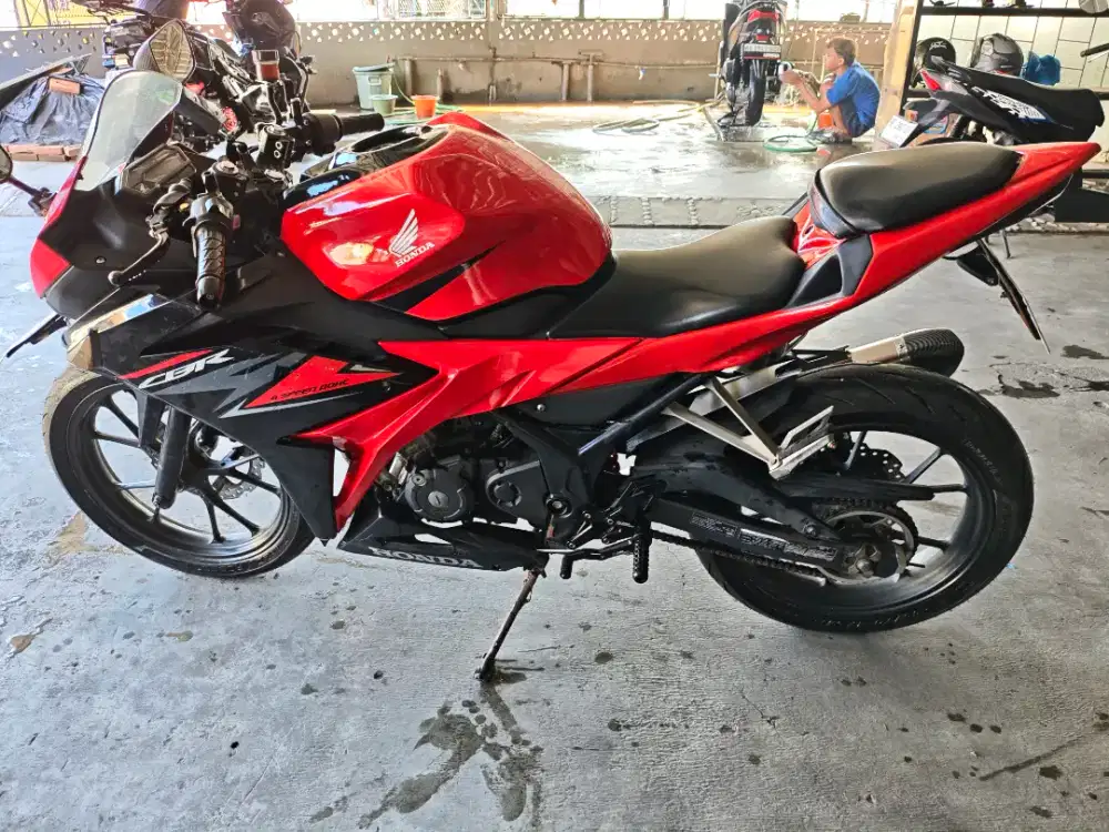 HONDA CBR150R 2019
