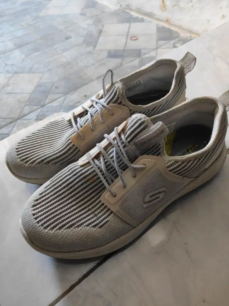 sepatu skechers original size 42