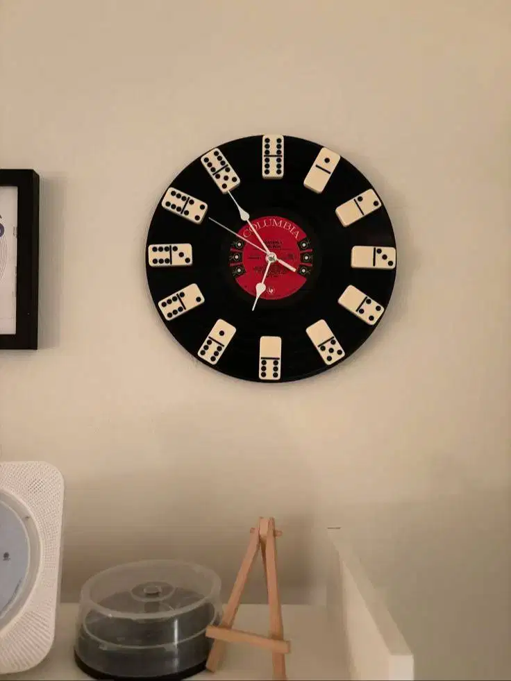 Unique Vinyl Domino Clock – Limited Edition untuk Kolektor Dekor Unik