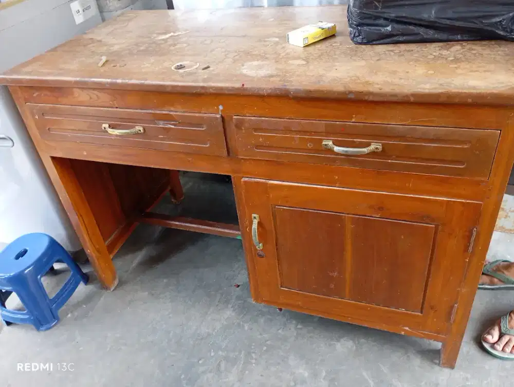 Meja kantor kayu jati