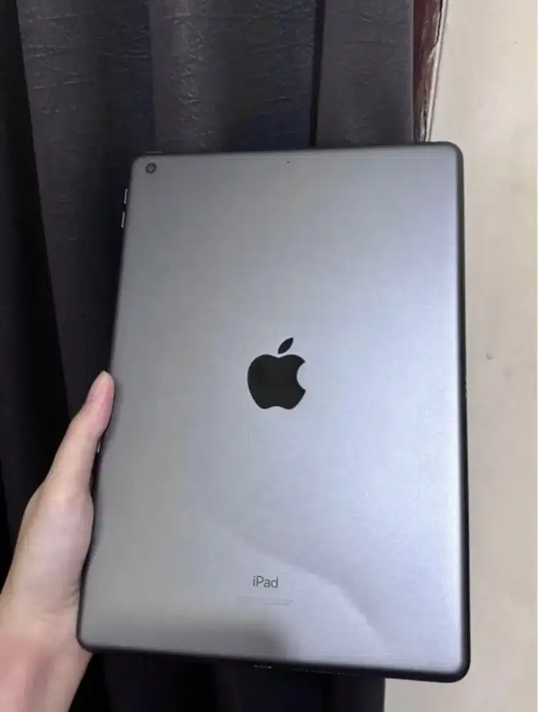 iPad Gen 8 Ram 32 Wifi kelengkapan unit dan Cassan Keyboard