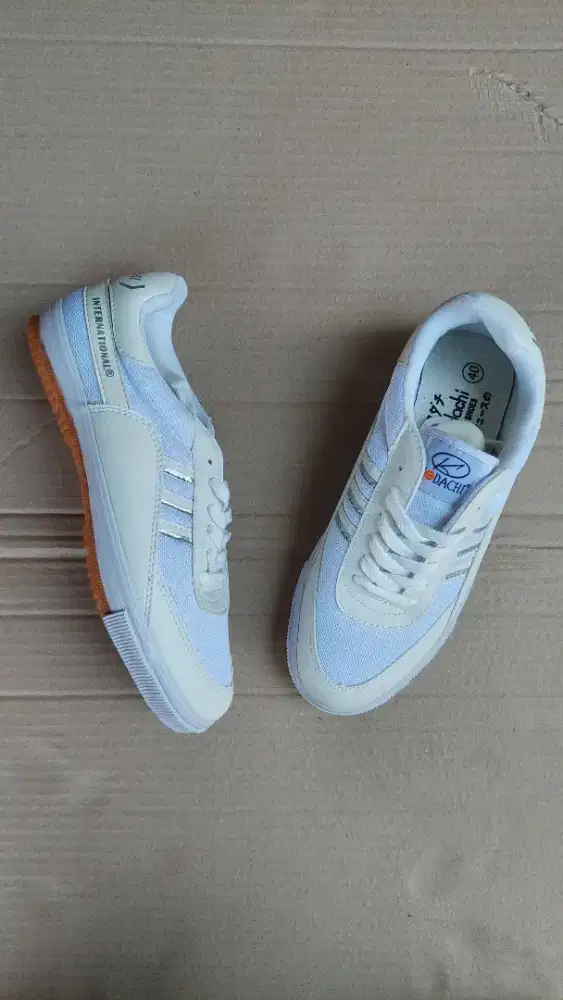 Sepatu Voli Badminton Kodachi 8115 Putih